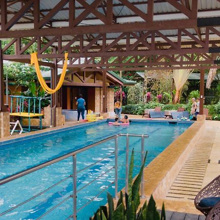 Avita Lodge Quesada  Exteriér fotografie
