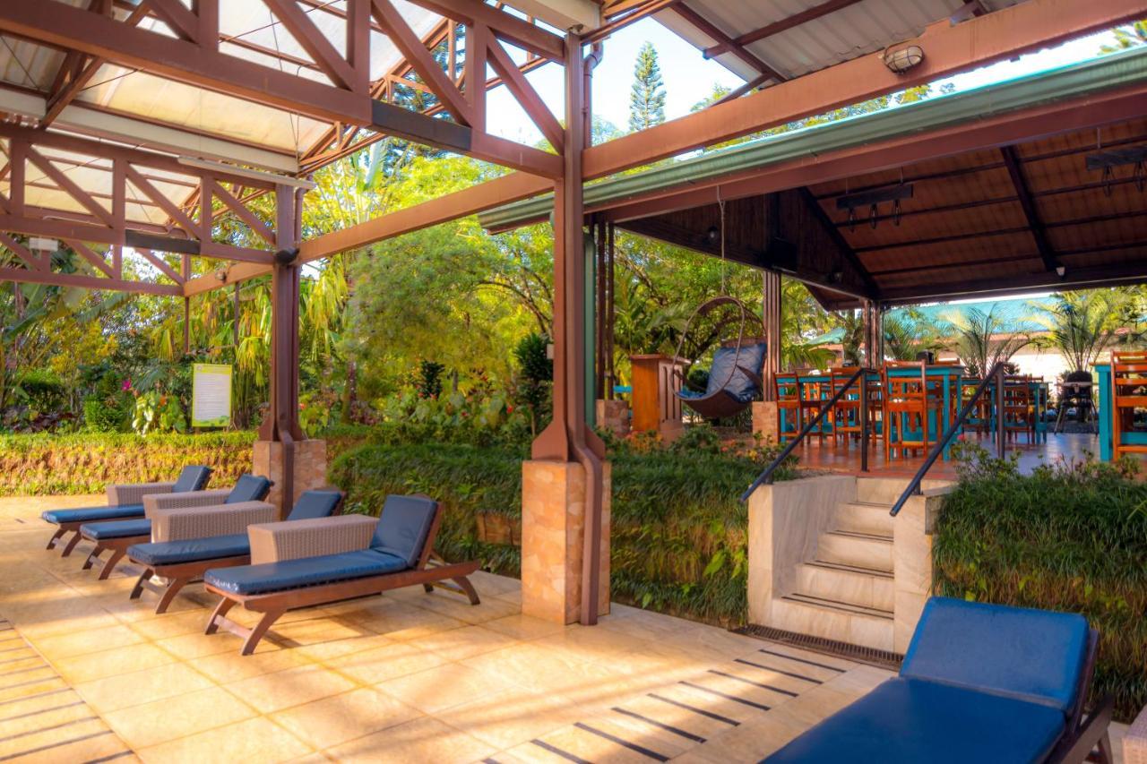 Avita Lodge Quesada  Exteriér fotografie