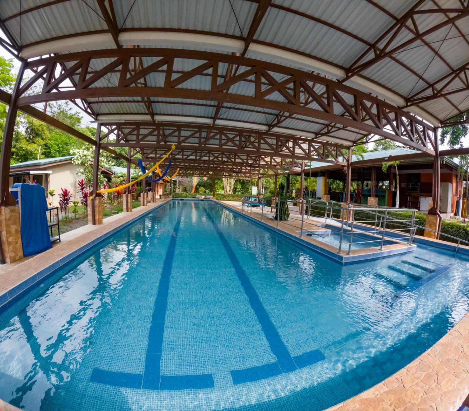 Avita Lodge Quesada  Exteriér fotografie