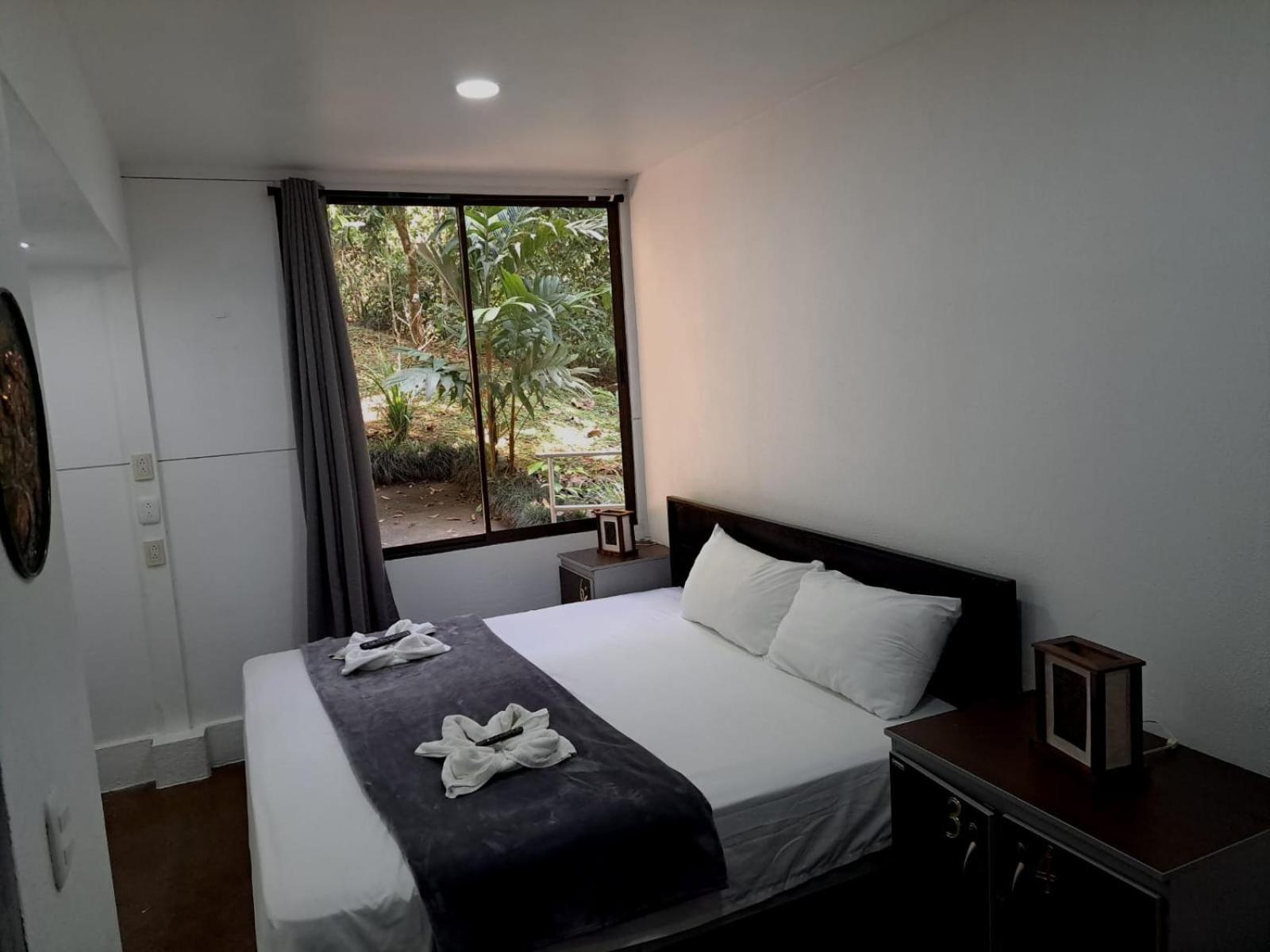 Avita Lodge Quesada  Exteriér fotografie
