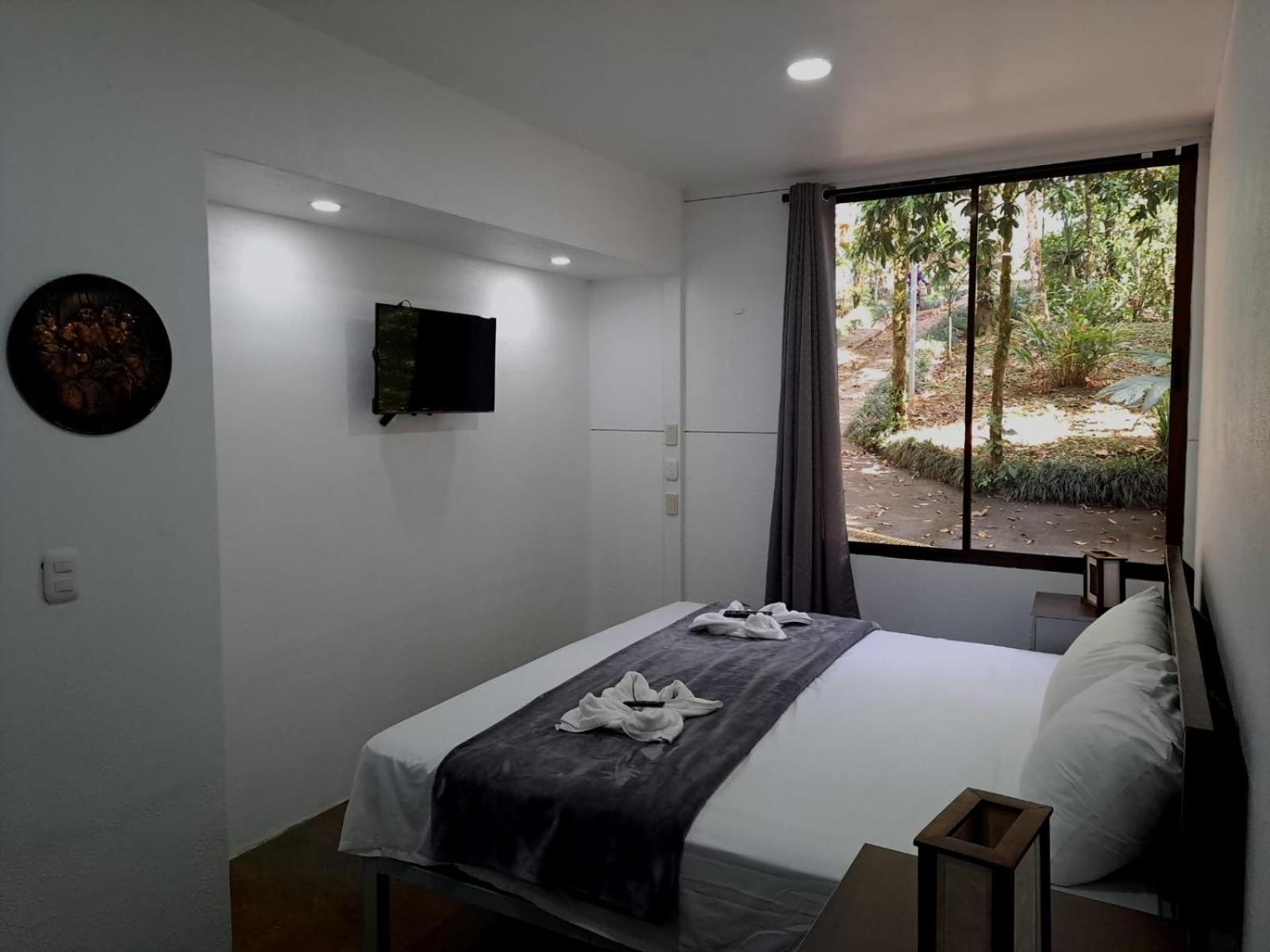 Avita Lodge Quesada  Exteriér fotografie