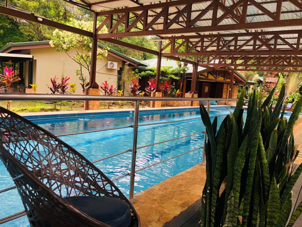 Avita Lodge Quesada  Exteriér fotografie