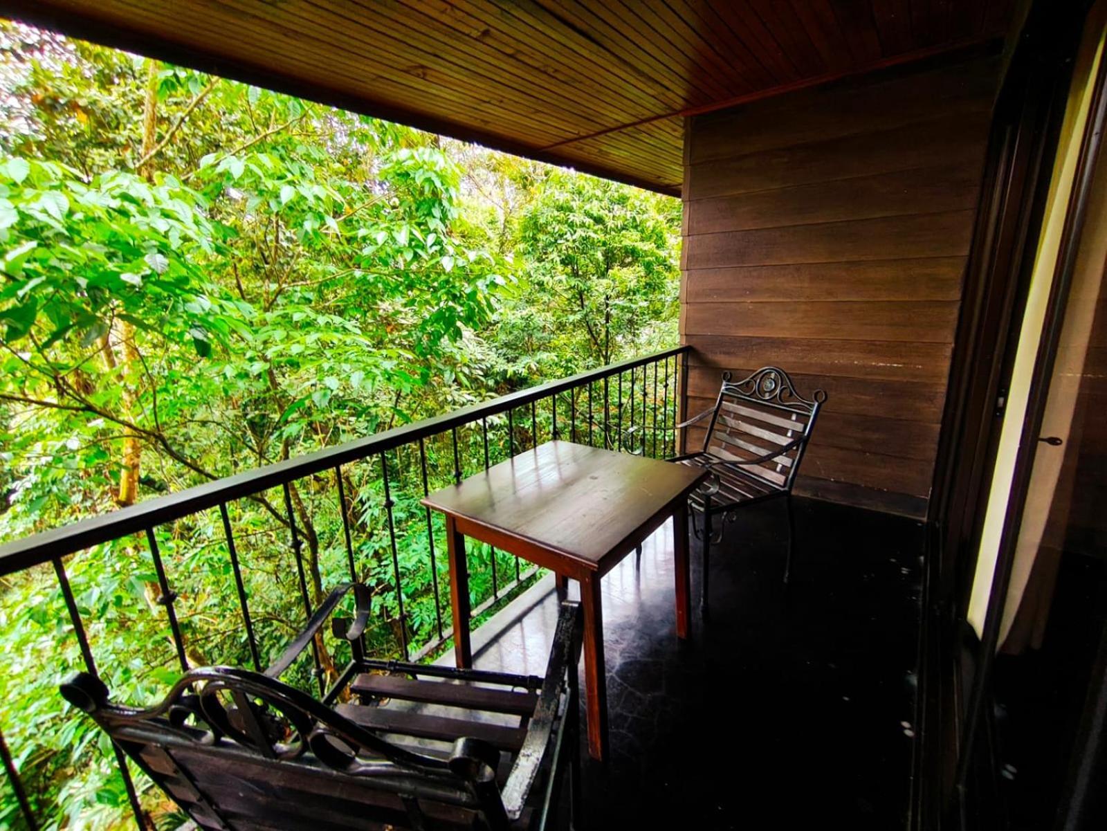 Avita Lodge Quesada  Exteriér fotografie