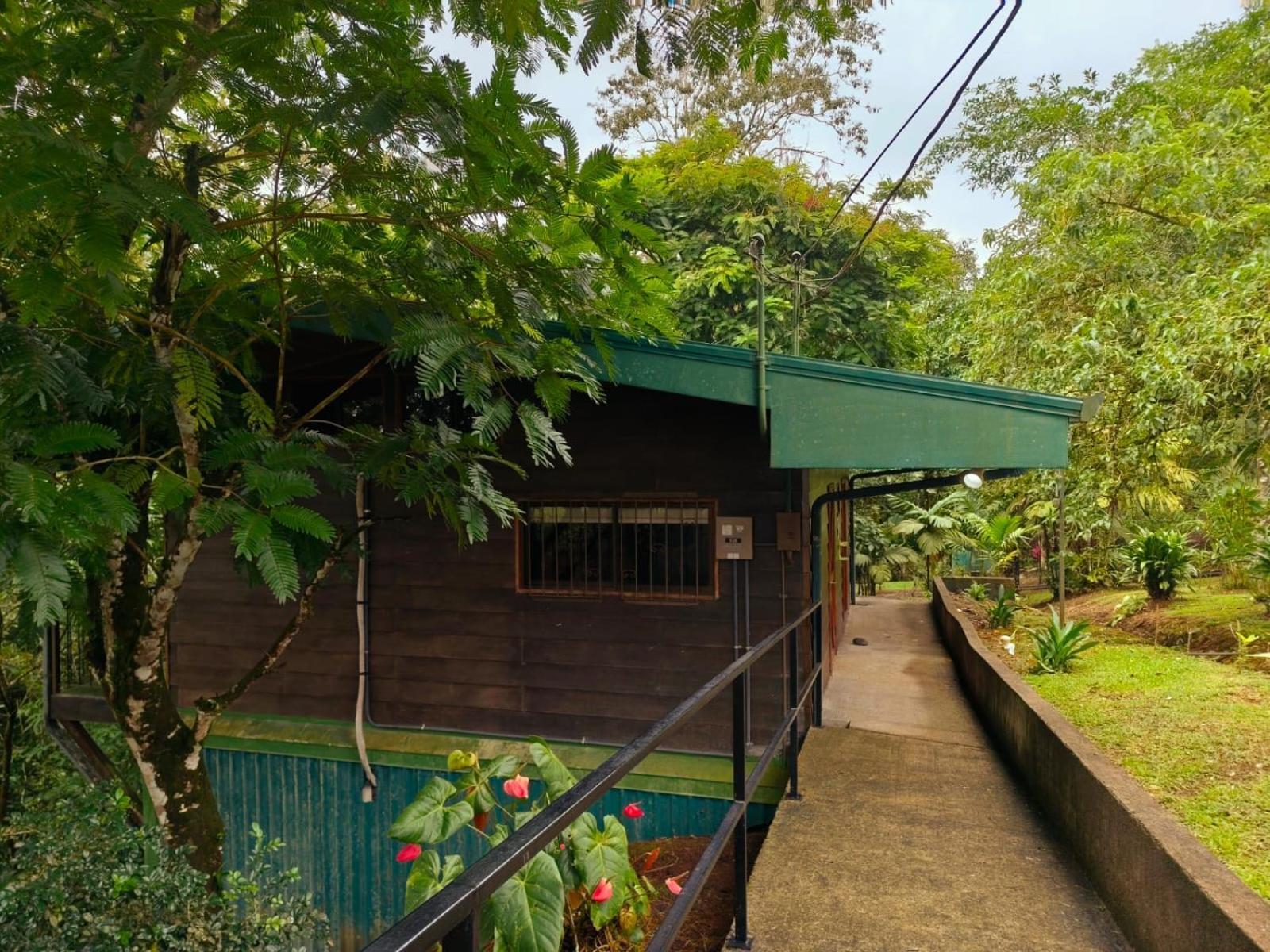 Avita Lodge Quesada  Exteriér fotografie