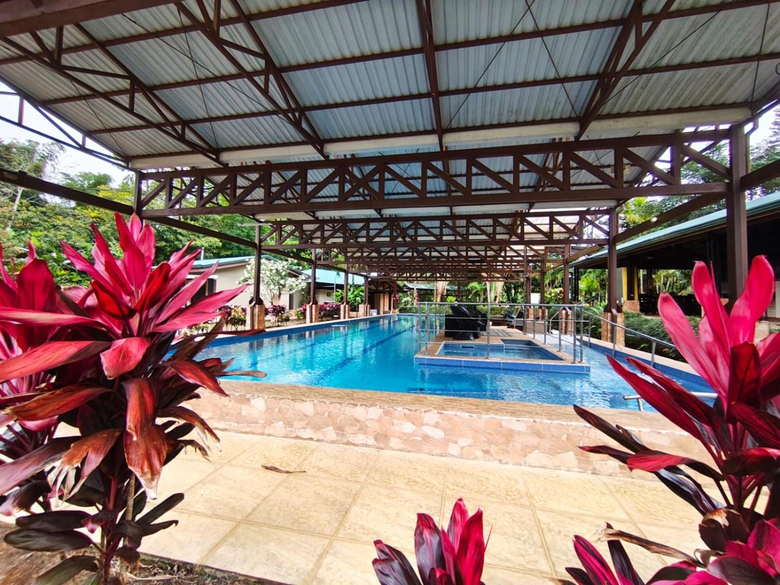 Avita Lodge Quesada  Exteriér fotografie