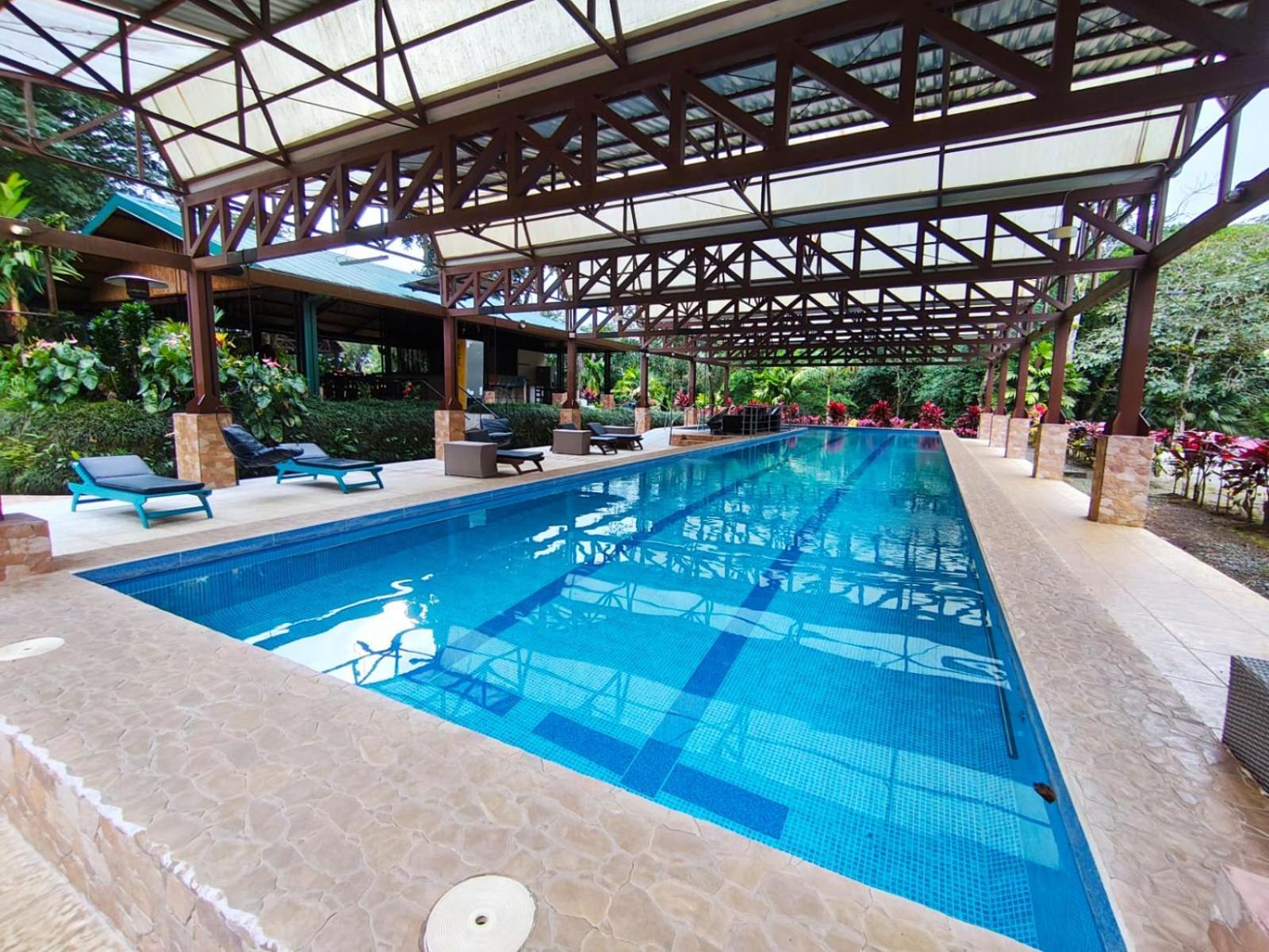 Avita Lodge Quesada  Exteriér fotografie
