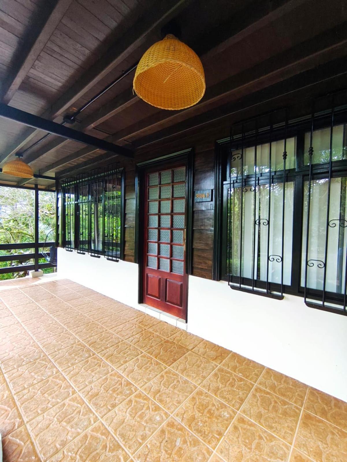Avita Lodge Quesada  Exteriér fotografie